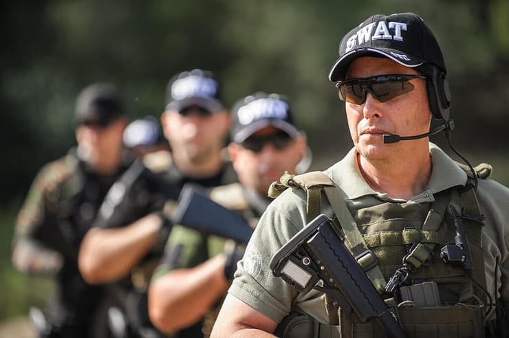 ארה"ב שיחות הטרדה ל משטרה SWAT מעשי Swatting