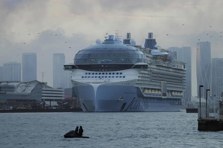 ארה"ב מיאמי ספינת התענוגות הגדולה בעולם Icon of the Seas יצאה למסע ראשון