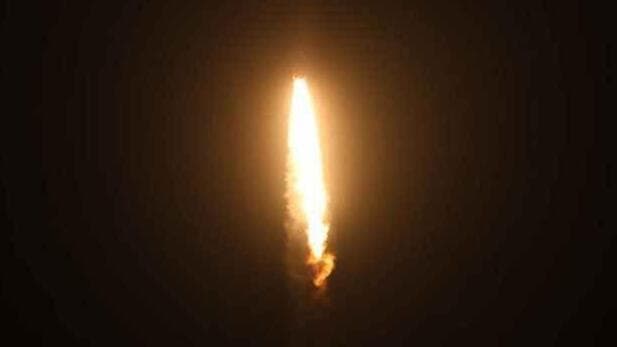איראן שיגרה 3 לוויינים בו זמנית לחלל לוויין טיל שיגור עוף החול סימוג