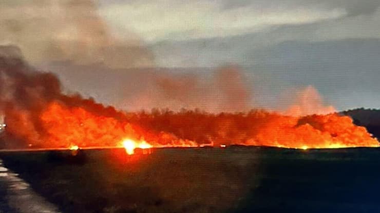 שרפה פרצה בכפר מרדכי לאחר התרסקות מטוס קל