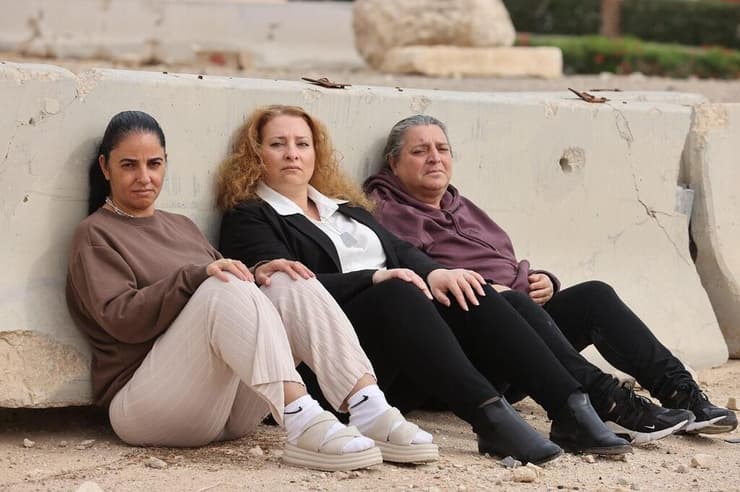 מימין לשמאל: ענת ברוך-שלמה, רחל לוי וחנה כהן