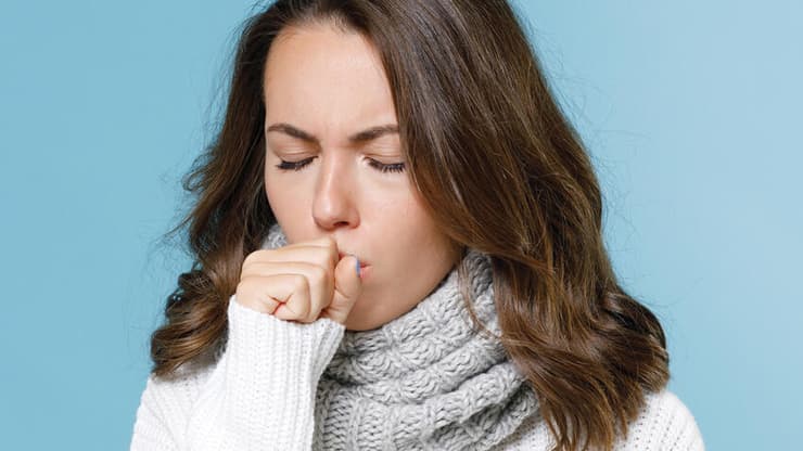 בין התסמינים של חולי ה-COPD: שיעול חזק שמלווה בליחה) (צילום: שאטרסטוק / א.ס.א.פ קריאייטיב ) שיעול טורדני