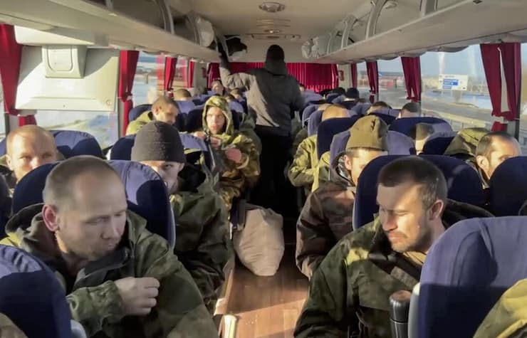 רוסיה שבויים רוסים שהוחזרו מ אוקראינה עסקת חילופים