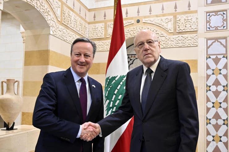 שר החוץ של בריטניה דייוויד קמרון במפגש עם ראש ממשלת לבנון נג'יב מיקאתי ב ביירות
