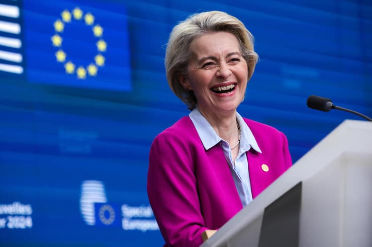נשיאת הנציבות האירופית אורסולה פון דר ליין ועידת פסגה של מנהיגי האיחוד האירופי בעניין אוקראינה בריסל