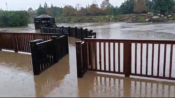 צילום: יוסי דמארי אגם בראש העין עולה על גדותיו