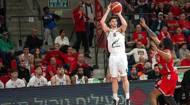 רועי פריצקי זורק, דז וולס שומר