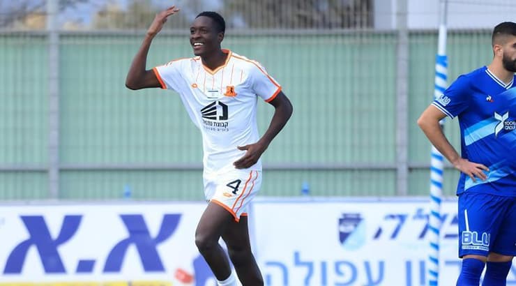 ג'ונתן אגיאפונג חוגג