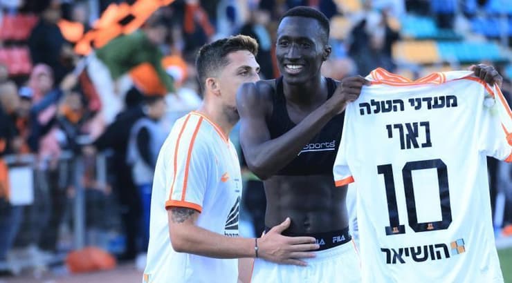 בארי אבובאקר חוגג