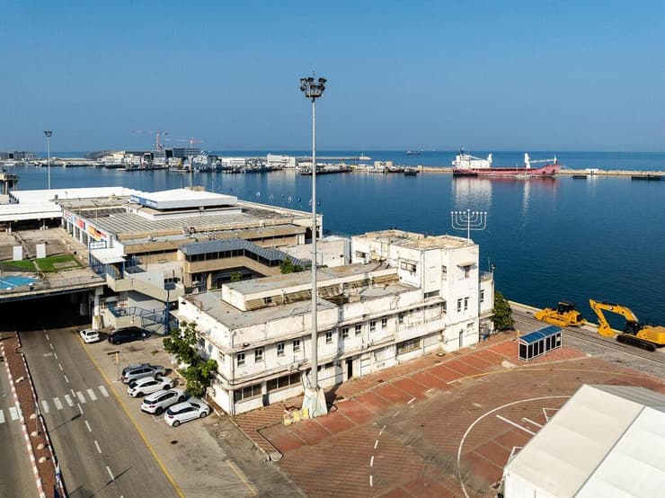המבנה המנדטורי שקיבל את פני העולם בנמל חיפה, כיום