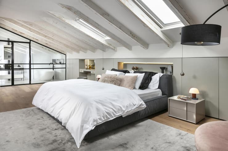 חדר שינה וחדר רחצה בעליית גג, עיצוב: צביה קזיוף