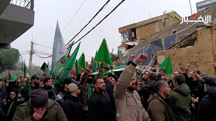 הלוויה של הרוגי תנועת אמל בדרום לבנון לאחר תקיפת צה"ל מהומות פרצו בהלוויה של הרוגי תנועת אמל בדרום לבנון לאחר תקיפת ישראל