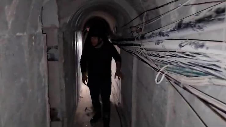 כתבנו אלישע בן קימון במנהרות חמאס מתחת למטה אונר"א ברצועת עזה
