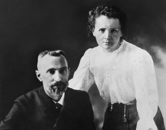 מחצית מפרס נובל בפיזיקה לשנת 1903 הוענקה להם במשותף. מארי ופייר קירי 