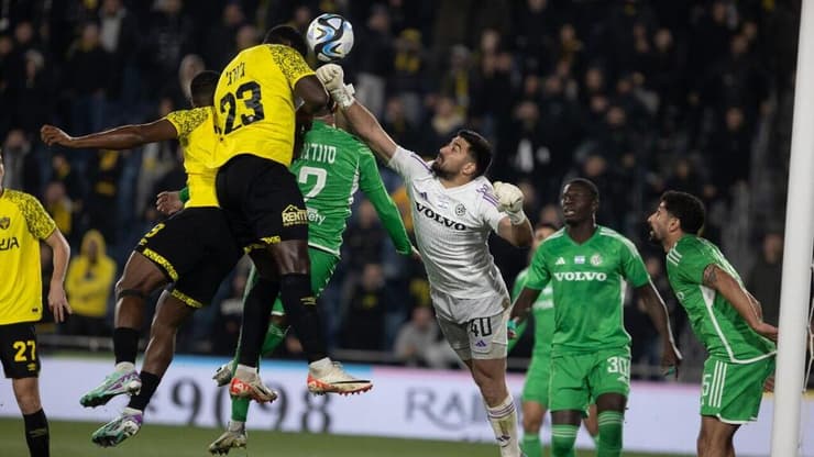 המשחק המרכזי של המחזור נדחה. מכבי חיפה מול בית"ר ירושלים בעונה שעברה (צילום: אלכס קולומויסקי) מיירון ג'ורג'