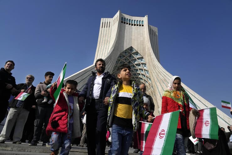 איראן יום השנה ה 45 ל המהפכה האיסלאמית טהרן חגיגות
