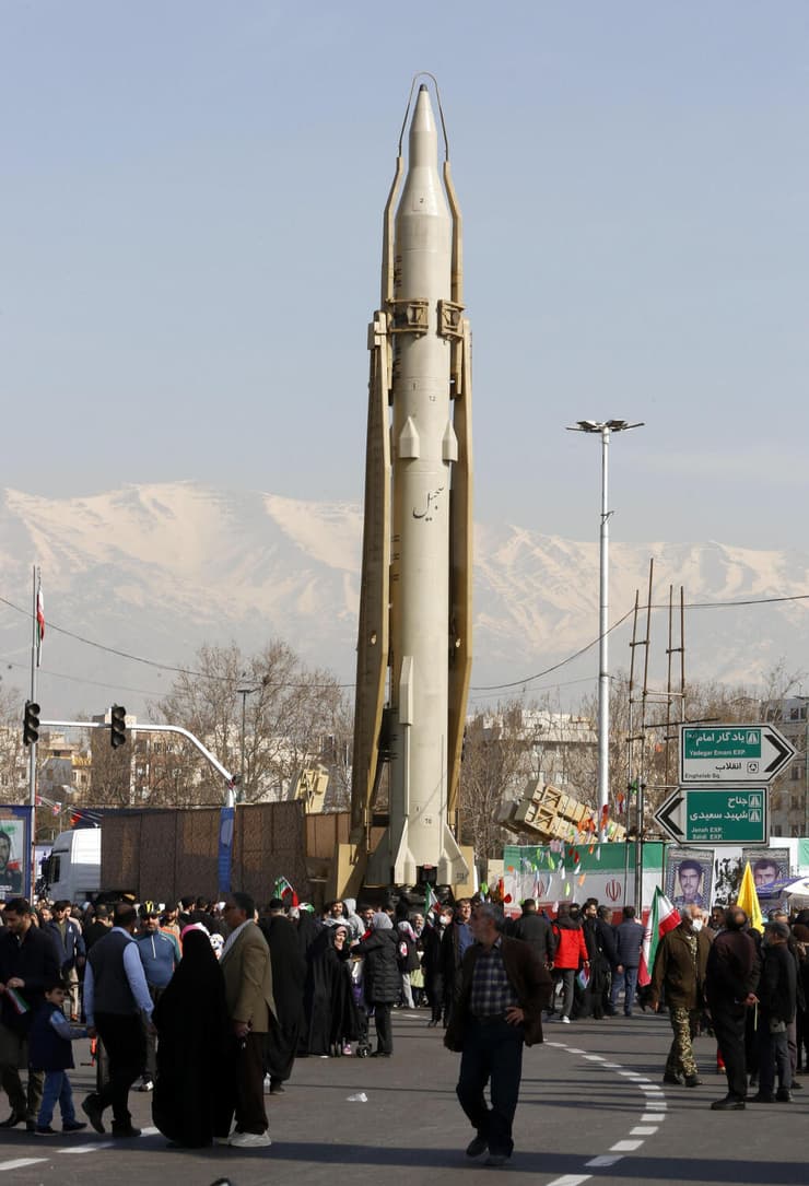איראן חגיגות 45 שנה ל המהפכה האיסלאמית טהרן טיל סג'יל