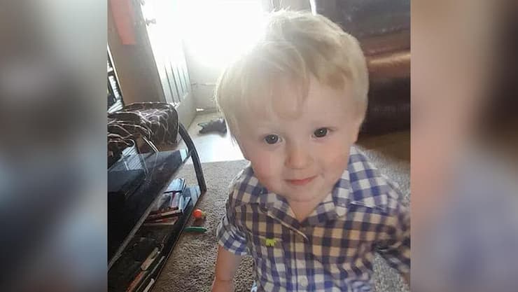 ברקסטון דנקר ילד בן שנתיים נרצח על ידי בן הזוג של אמו פרשת השופטת המסמסת