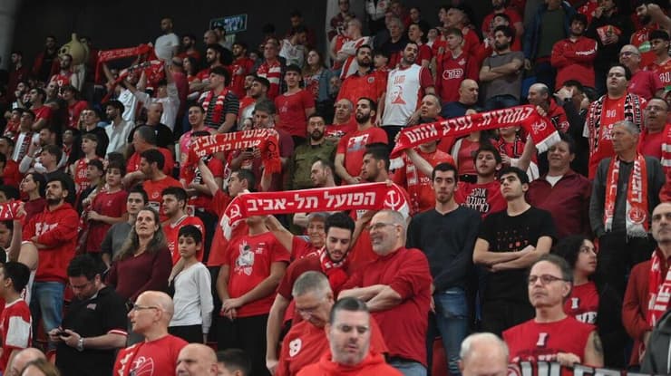 העמותה תצביע על התנאים למעבר. אוהדי הפועל ת"א (צילום: יאיר שגיא) אוהדי הפועל ת"א כדורסל