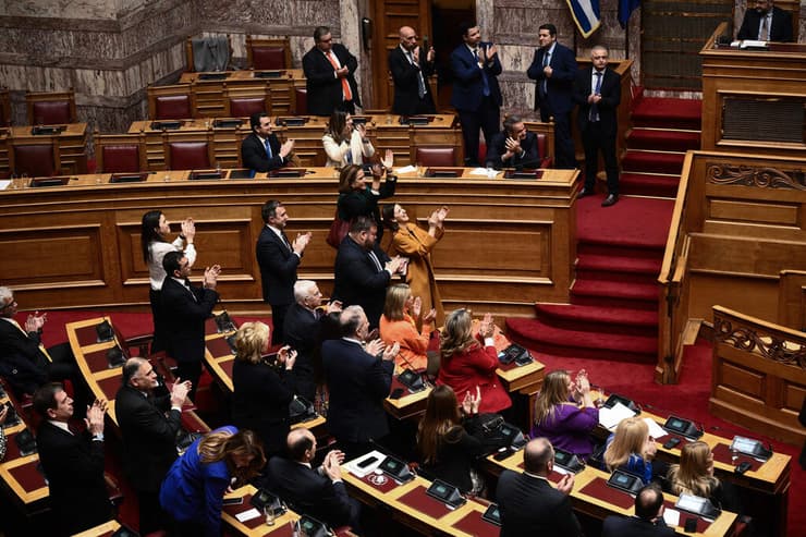 קיריאקוס מיצוטאקיס בדיון בהצעת החוק לשוויון זכויות בנישואין חד מיניים ביוון