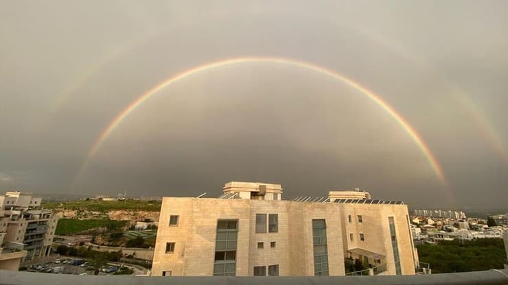 קשת בענן בראש העין - צולם על ידי רומי ברון שחוגגת היום בת מצווה