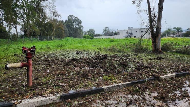 זירת נפילה בקריית שמונה, פברואר (צילום: דוברות עיריית קריית שמונה) תיעוד מההרס באחת הבתים שנפגע מירי ארגון הטרור חיזבאללה בקריית שמונה