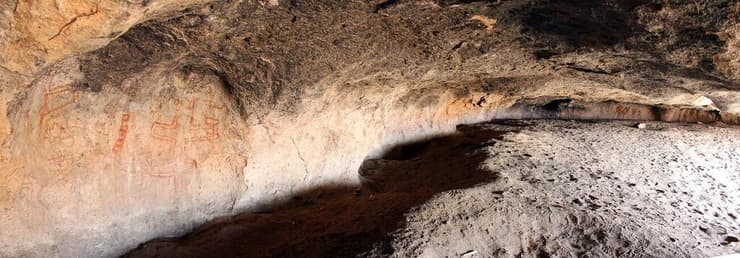 ציורי הקיר באתר אמנות הסלע Cueva Huenul 1 שבצפון-מערב פטגוניה