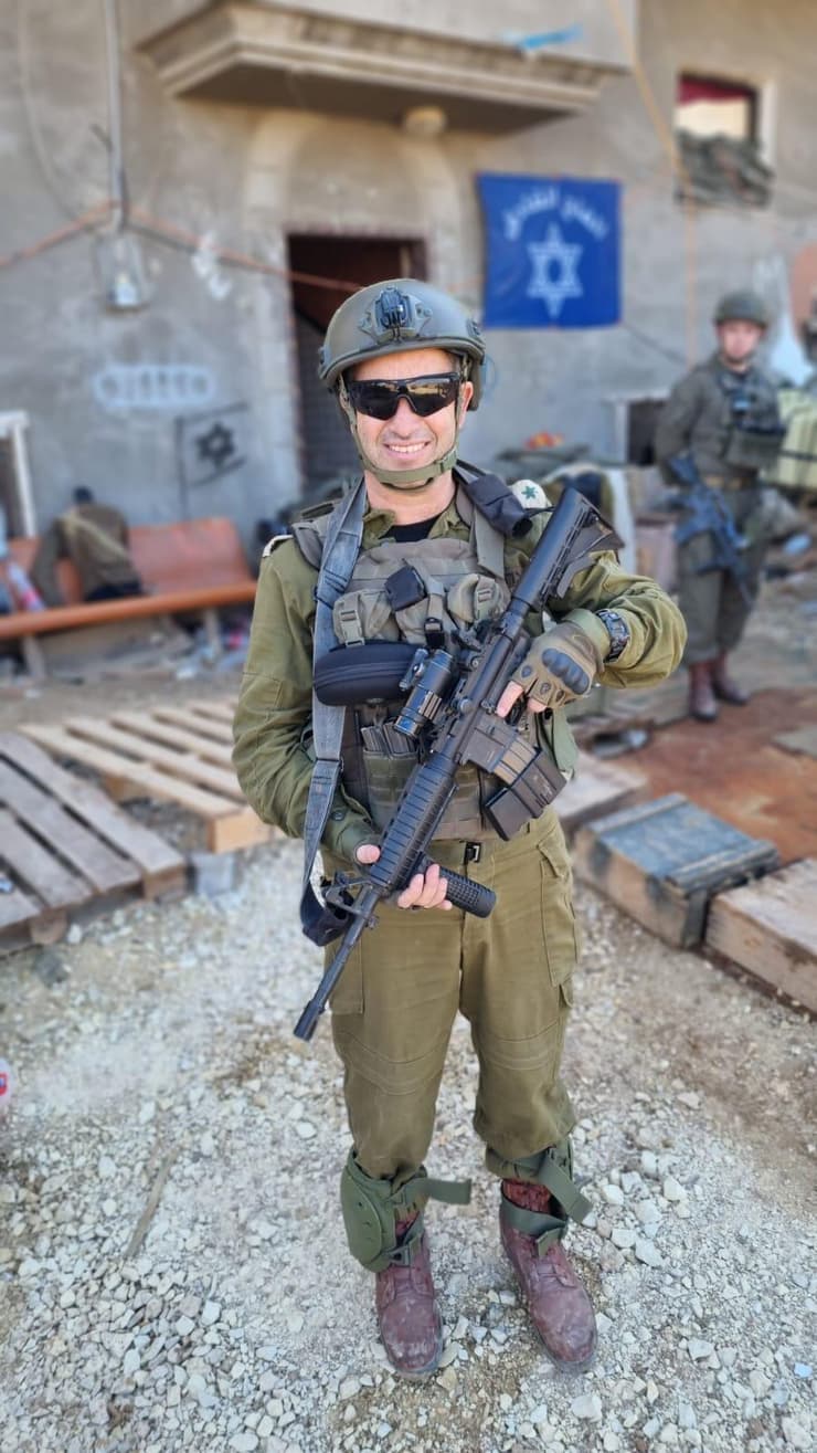 חוץ מתפקידו במוסדות הלאומיים, מאיר משמש כרס"ן בחטיבת הצנחנים במילואים, חטיבה 55.
(יח"צ) נריה מאיר