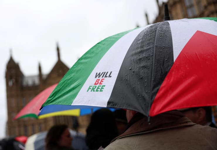 בריטניה פרלמנט בית הנבחרים הצבעה הפסקת אש עזה מפגינים פרו פלסטינים