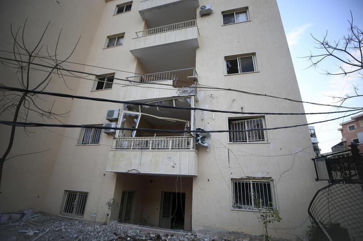 זירת תקיפה שיוחסה לישראל ב כפר רומאן בדרום לבנון שבה חוסל לפי הדיווחים חסן סאלח מומחה טילים של חיזבאללה