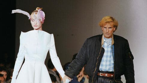 קלוד מונטנה בתצוגה בפריז, 1987