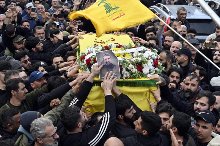 הלווייתו של מוחמד עלויה בכיר ארגון הטרור חיזבאללה בביירות, לבנון