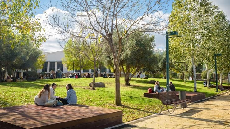 סטודנטים בקמפוס מזרח