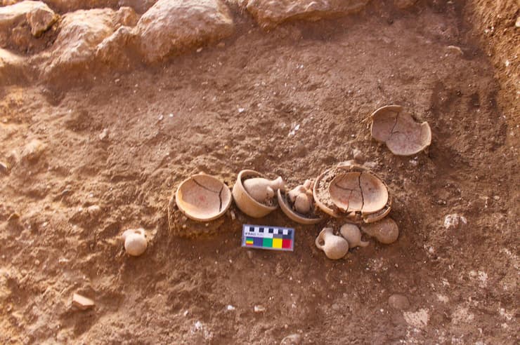 כלים שנמאו בחדר הפנימי של המקדש בתל צפית