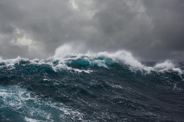 גלים סוערים באוקיאנוס ההודי