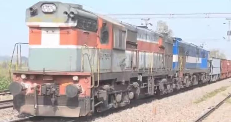 רכבת הודו דהרה בלי נהג
