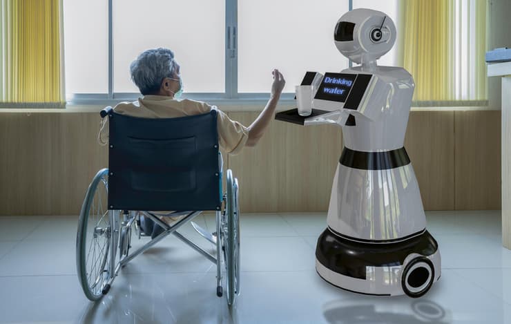 רובוט מסייע לקשישה