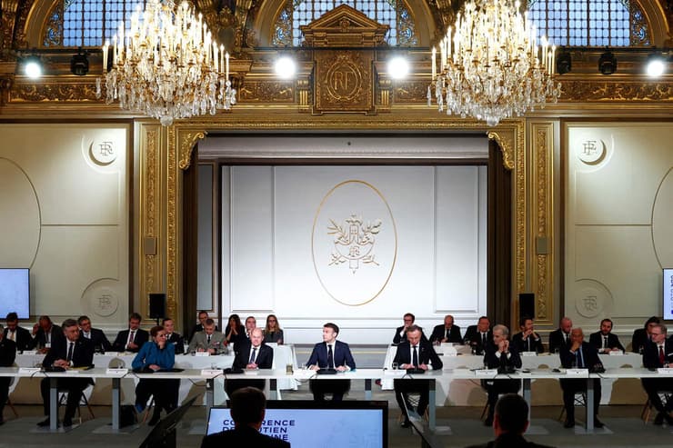 נשיא צרפת עמנואל מקרון פסגה בעניין אוקראינה ארמון האליזה פריז
