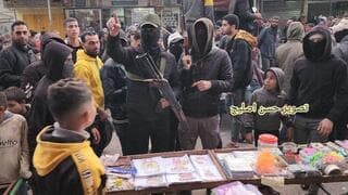 אנשי חמאס חמושים ועם מסכות מפקחים על המחירים בשווקים בעזה