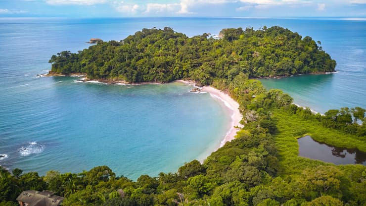  Manuel Antonio Beach