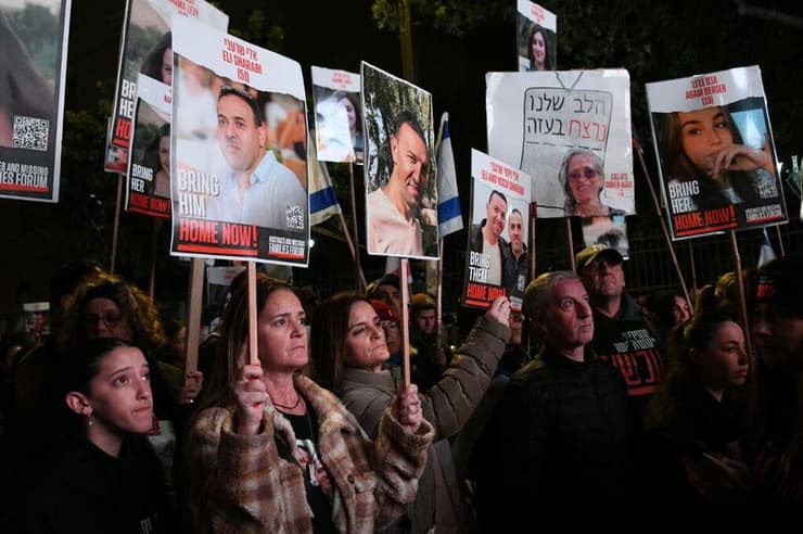עצרת משפחות החטופים בכיכר פריז בירושלים