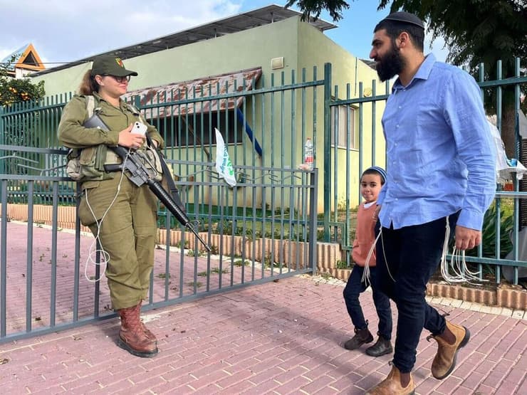 חוזרים ללימודים בשדרות השבוע. ביולי התמונה תתבהר סופית (צילום: גדי קבלו) חוזרים ללימודים בשדרות