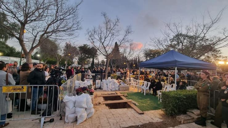 הלוויתו של דניס יקימוב