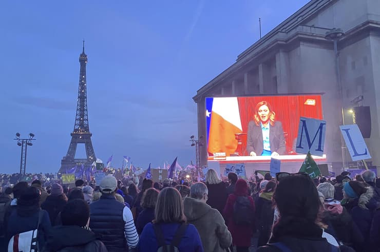 מגדל אייפל צרפת חגיגות ב פריז הזכות ל הפלות מעוגנת ב חוקה