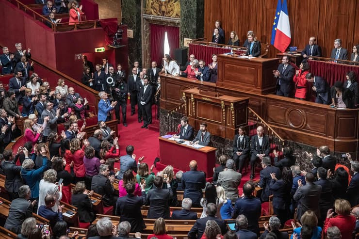 צרפת הזכות ל הפלות מעוגנת ב חוקה הצבעה ב ארמון ורסאי