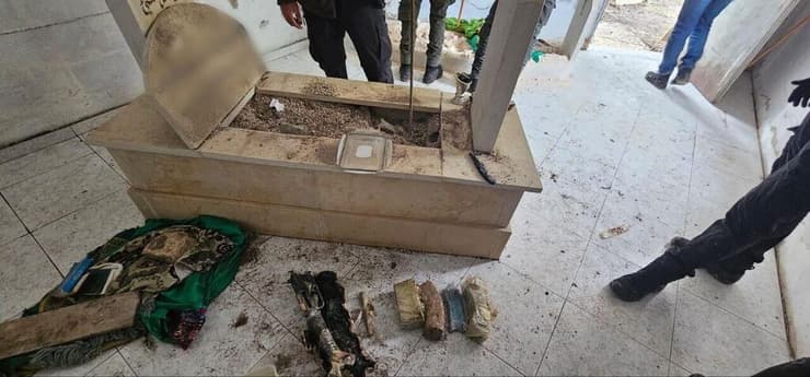 משטרת ישראל מאתרת כלי נשק בתוך קבר בנצרת