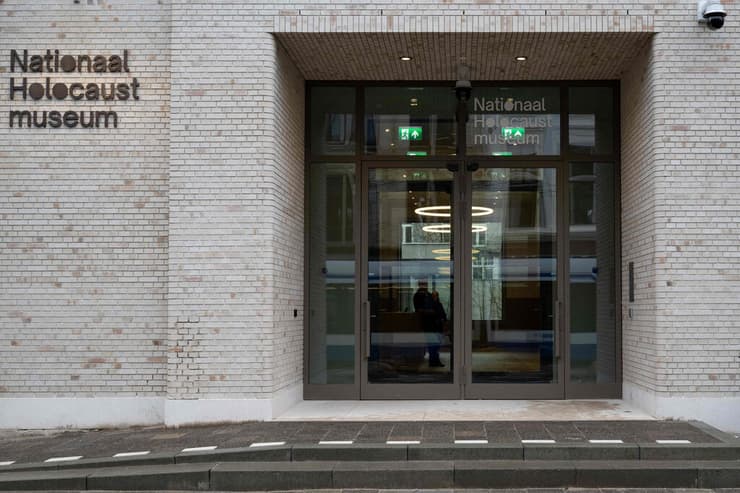 הכניסה למוזיאון השואה החדש באמסטרדם