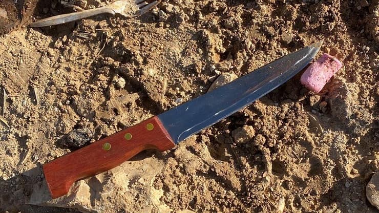 הסכין בזירת הפיגוע בצומת יצהר