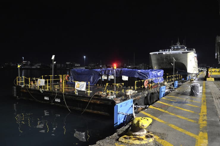 ספינה של ארגון הסיוע הספרדי Open Arms  ממתינה בנמל לרנקה בקפריסין להפליג לעזה