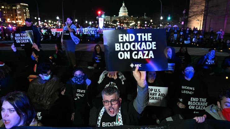 הפגנה סמוך לקפיטול נגד התמיכה של ביידן בישראל